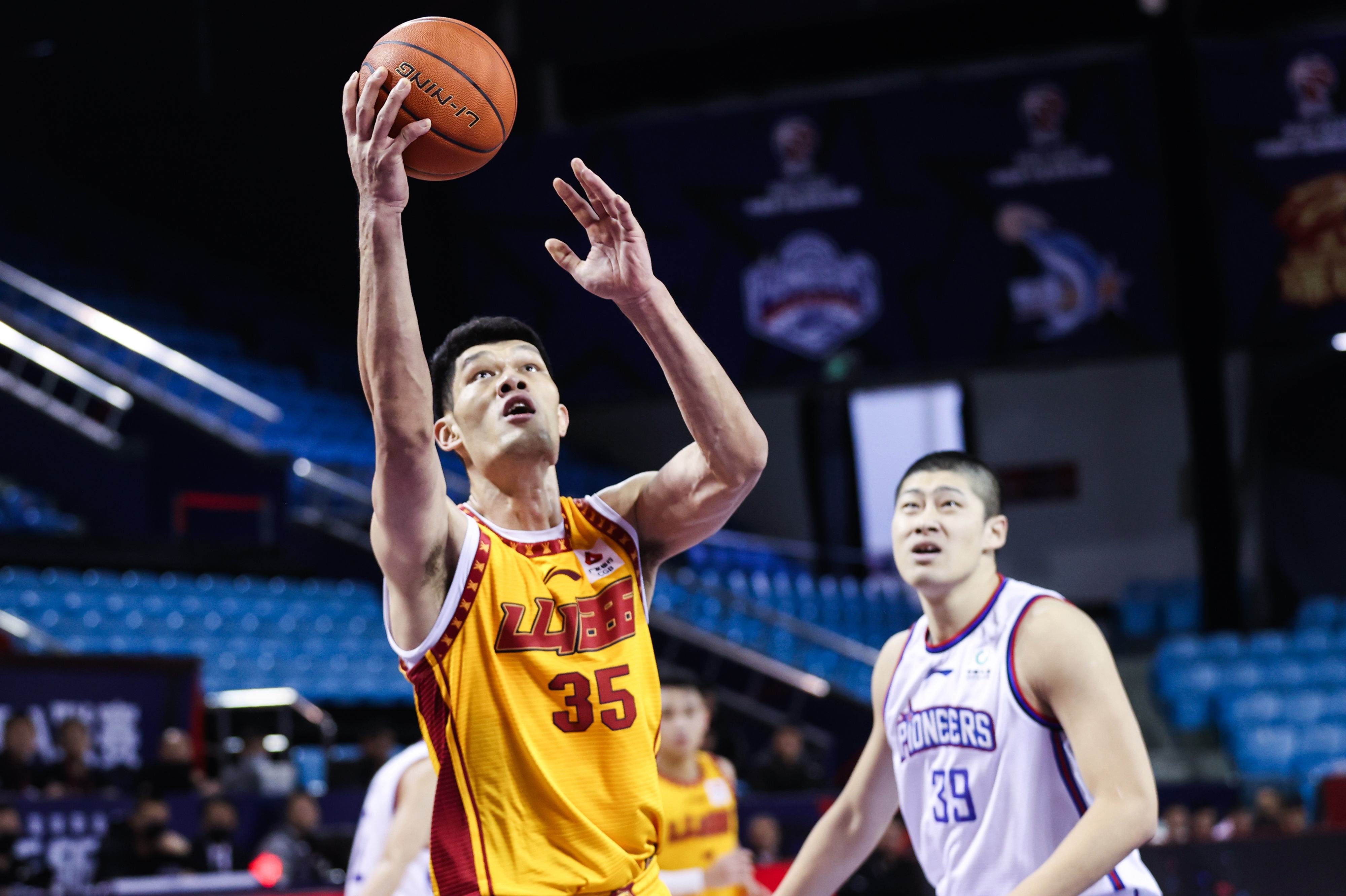 今夜巴塞罗那调整名单以备CBA季后赛，伤情更新环节打磨，管理层满意，控场能力受关注的简单介绍