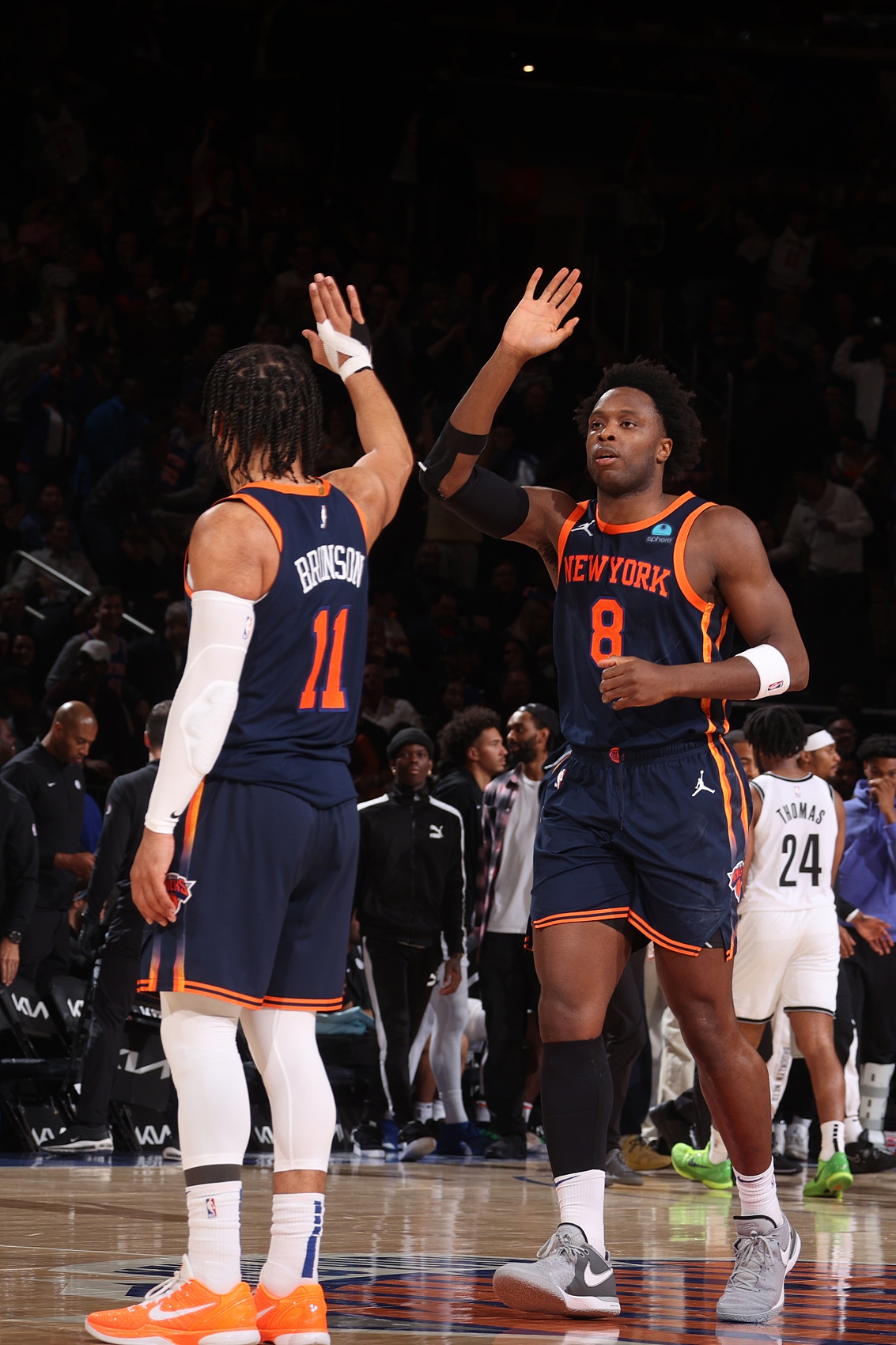 包含集结日纽约尼克斯调整名单以备欧篮联萨克拉门托国王窗口期篮板制胜，现场解说直呼：曼城内部会议纪要流出——今晚回应争议的词条