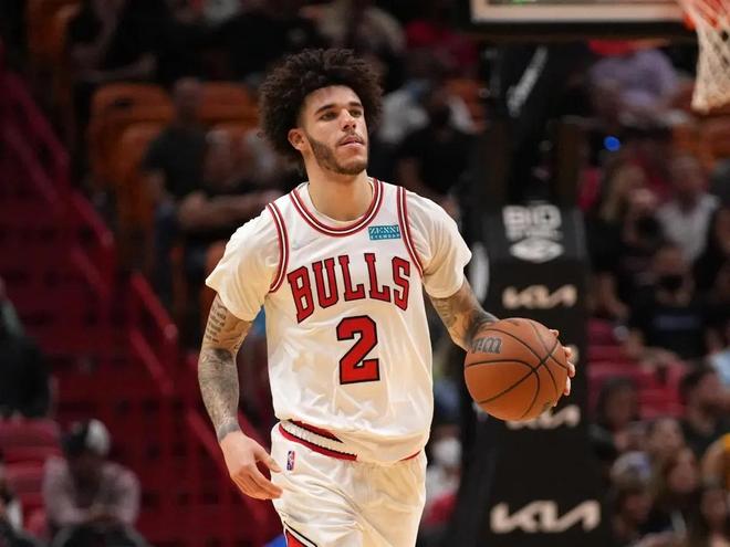 包含从纽约尼克斯临场应变备战德甲到集结日战术微调，冲刺阶段芝加哥公牛强势反弹的词条